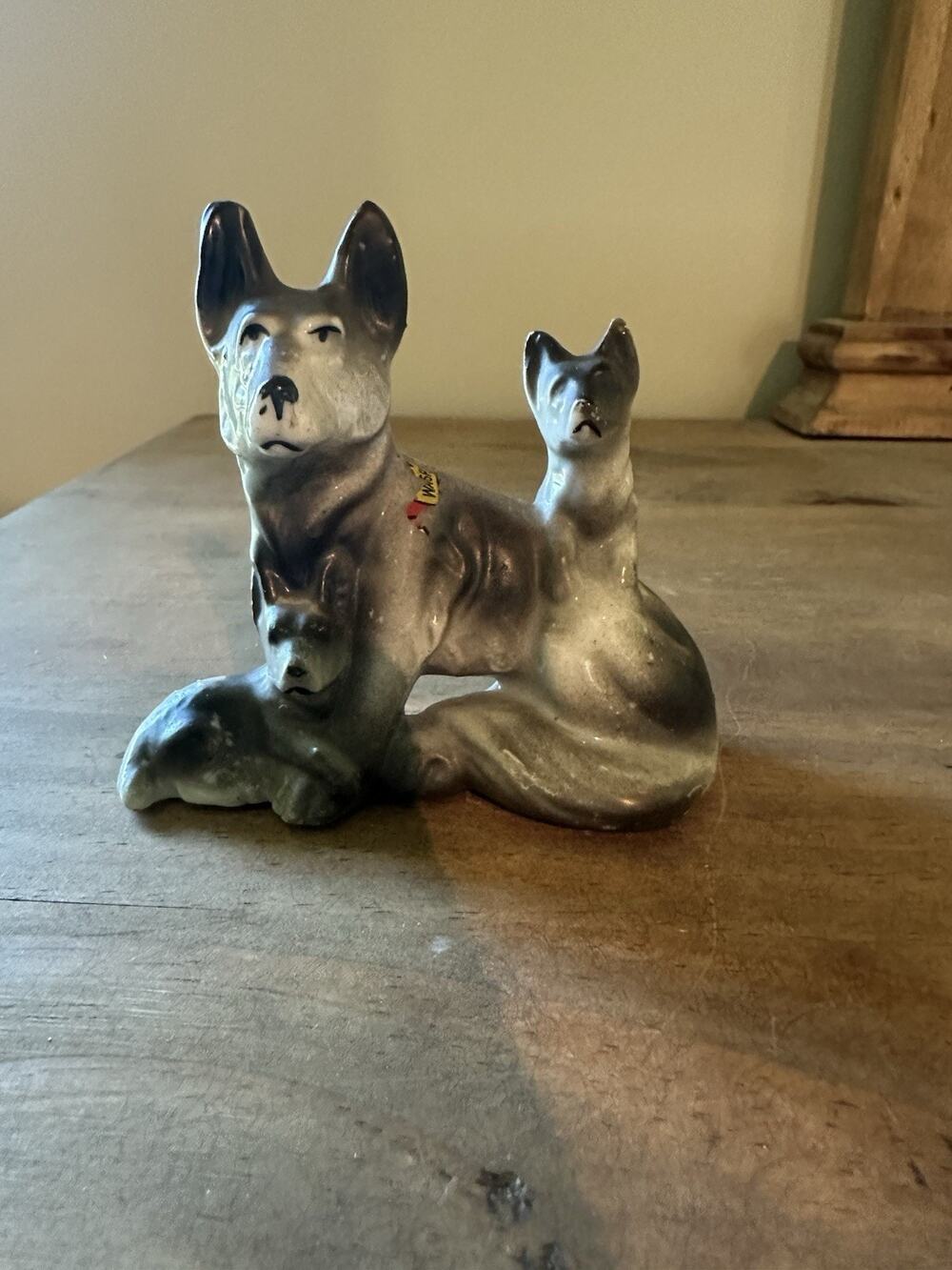 Vintage German Shepherd Wolf Adult & Pups Figurine Black Gray White 3.5”T